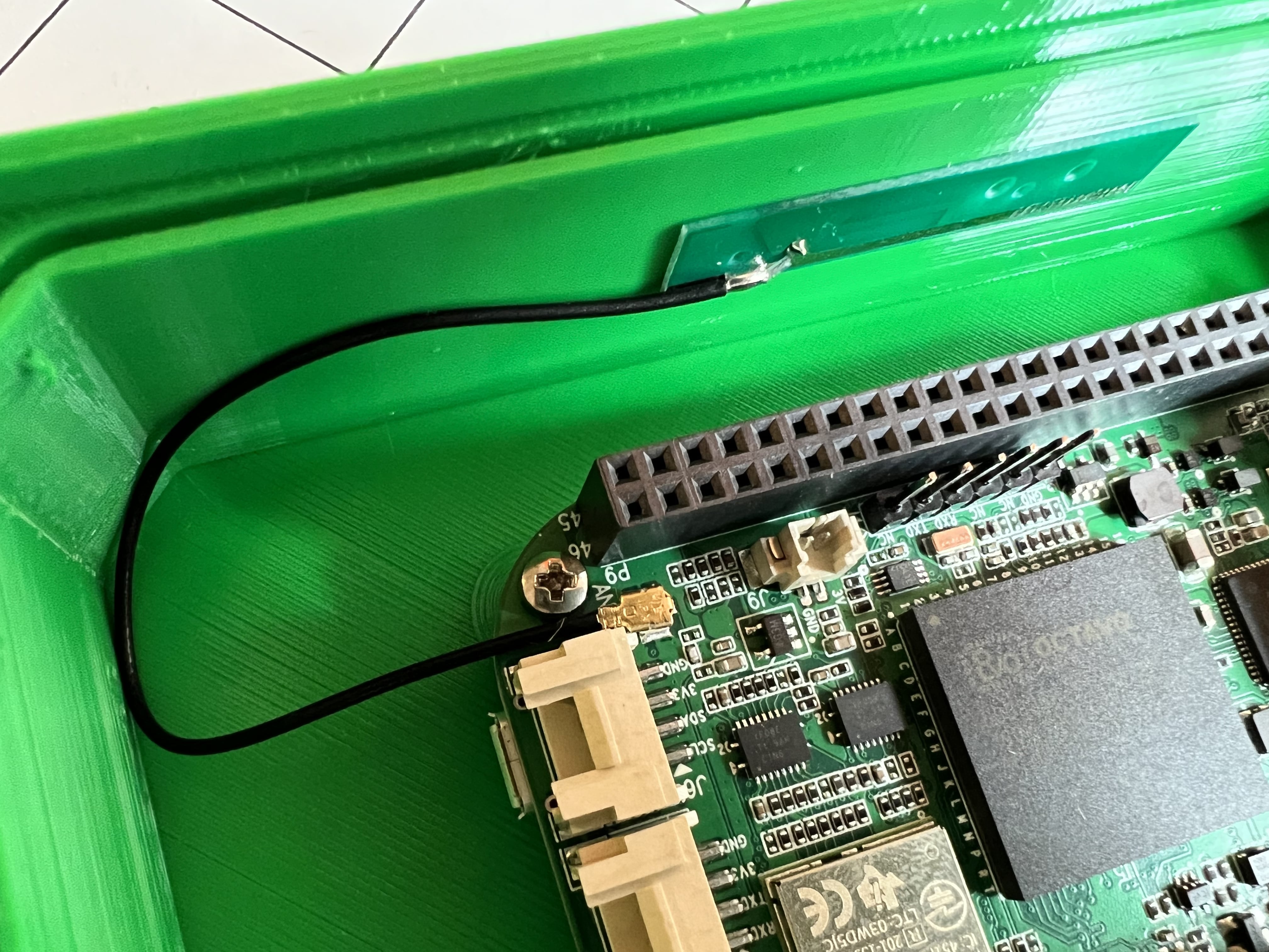 Connect the wifi antenna